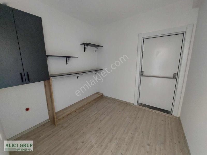 #stad Yakını Geniş Oturum İskanlı Hasarsız 1+1.5 Satılık Daire — fotoğraf 5