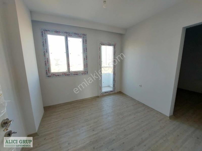 #stad Yakını Geniş Oturum İskanlı Hasarsız 1+1.5 Satılık Daire — fotoğraf 13