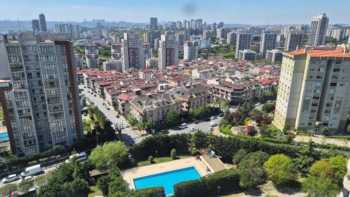 Küçükçekmece Atakent Güneşpark Evlerinde Satılık 4+1 194 M2 Satılık Boş Daire