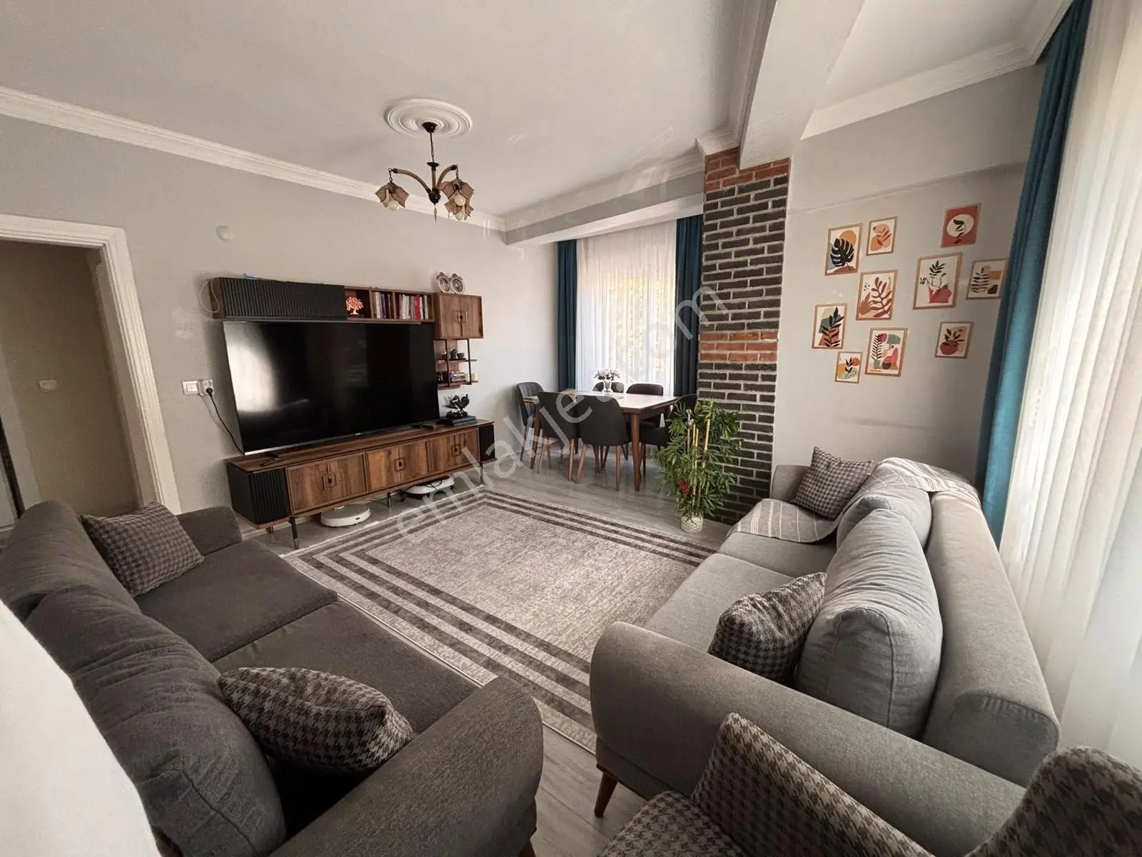 Site İçerisinde Modern Dekorasyonlu Geniş 2+1 Kilerli Fırsat Daire