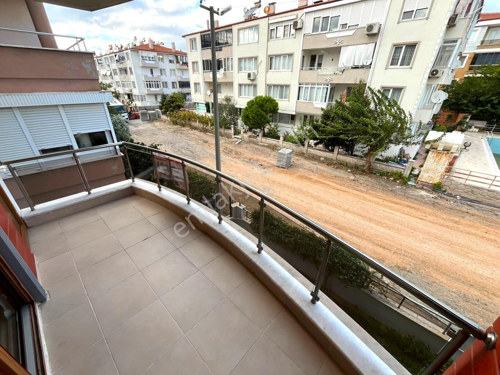 Gümüş'den Akçay'da Ön Cephe Arakat Şık Tasarımlı Kombili 2+1 Daire! — fotoğraf 18