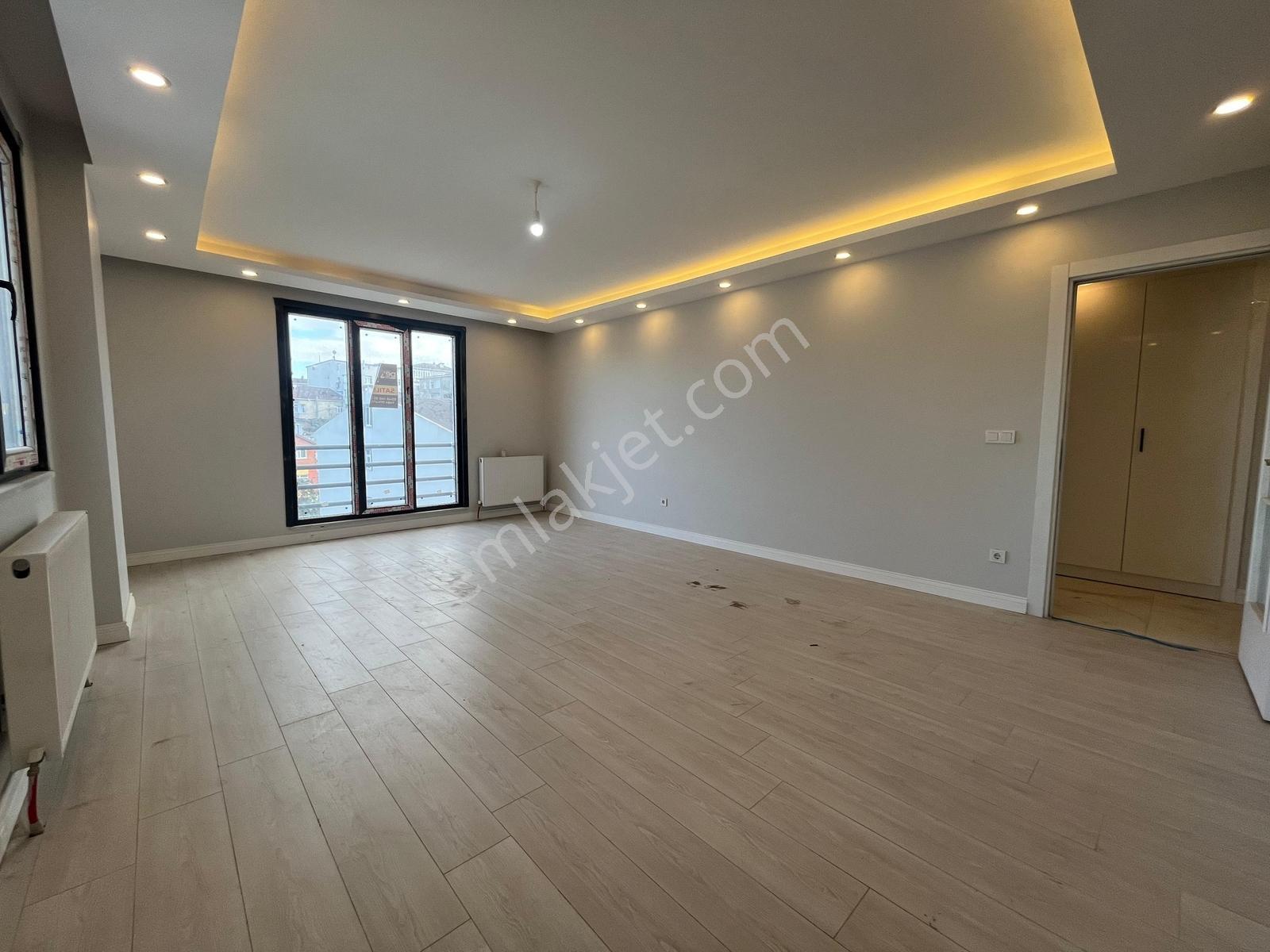 Akşemsettinde Geniş 130 M² Krediye Uygun 3+1 Satılık Daire! — fotoğraf 2