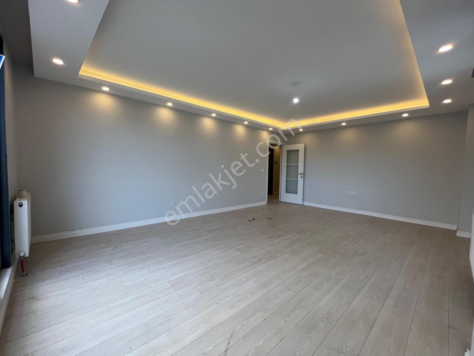 Akşemsettinde Geniş 130 M² Krediye Uygun 3+1 Satılık Daire! — fotoğraf 3