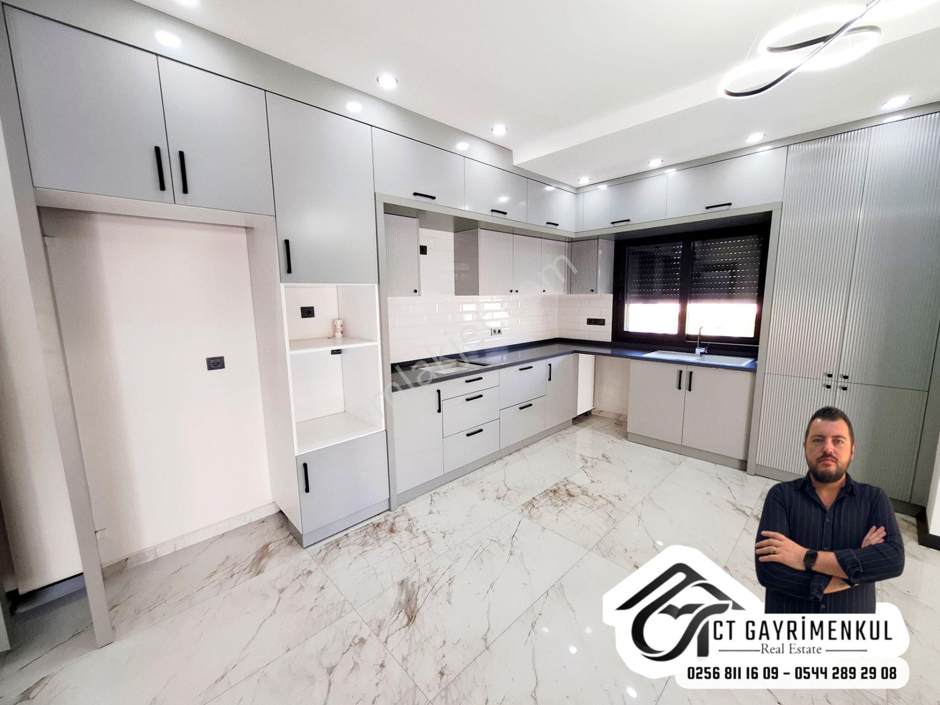 Didim'de Satılık 3+1 Deniz Manzaralı Müstakil Girişli Teraslı Bahçeli Triplex Villa — fotoğraf 10