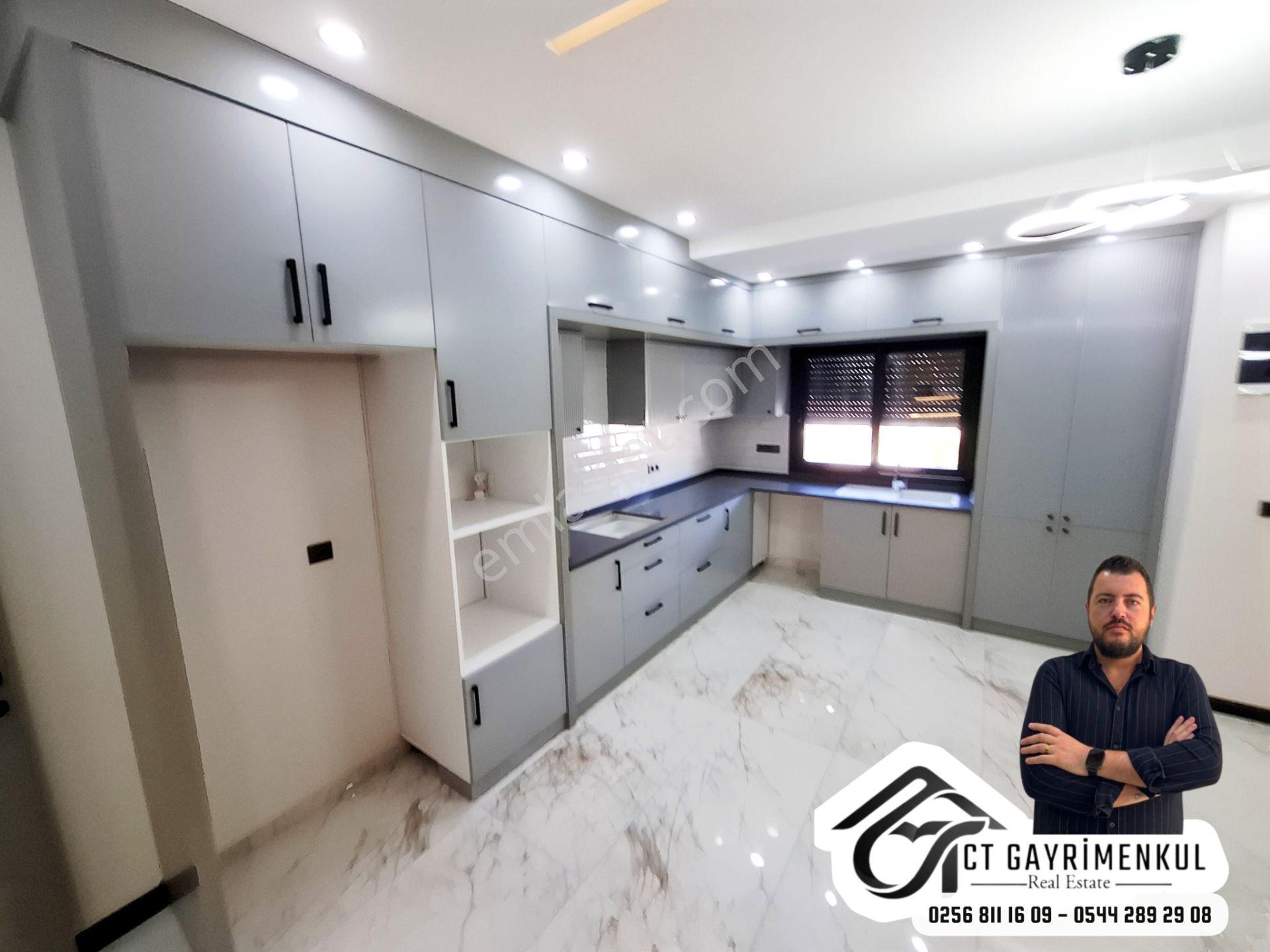 Didim'de Satılık 3+1 Deniz Manzaralı Müstakil Girişli Teraslı Bahçeli Triplex Villa — fotoğraf 32