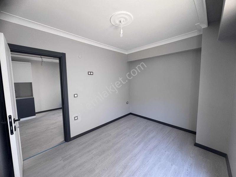 Tema Emlaktan Altınova Mah Sıfır Arakat 2+0 Satılık Daire — fotoğraf 19