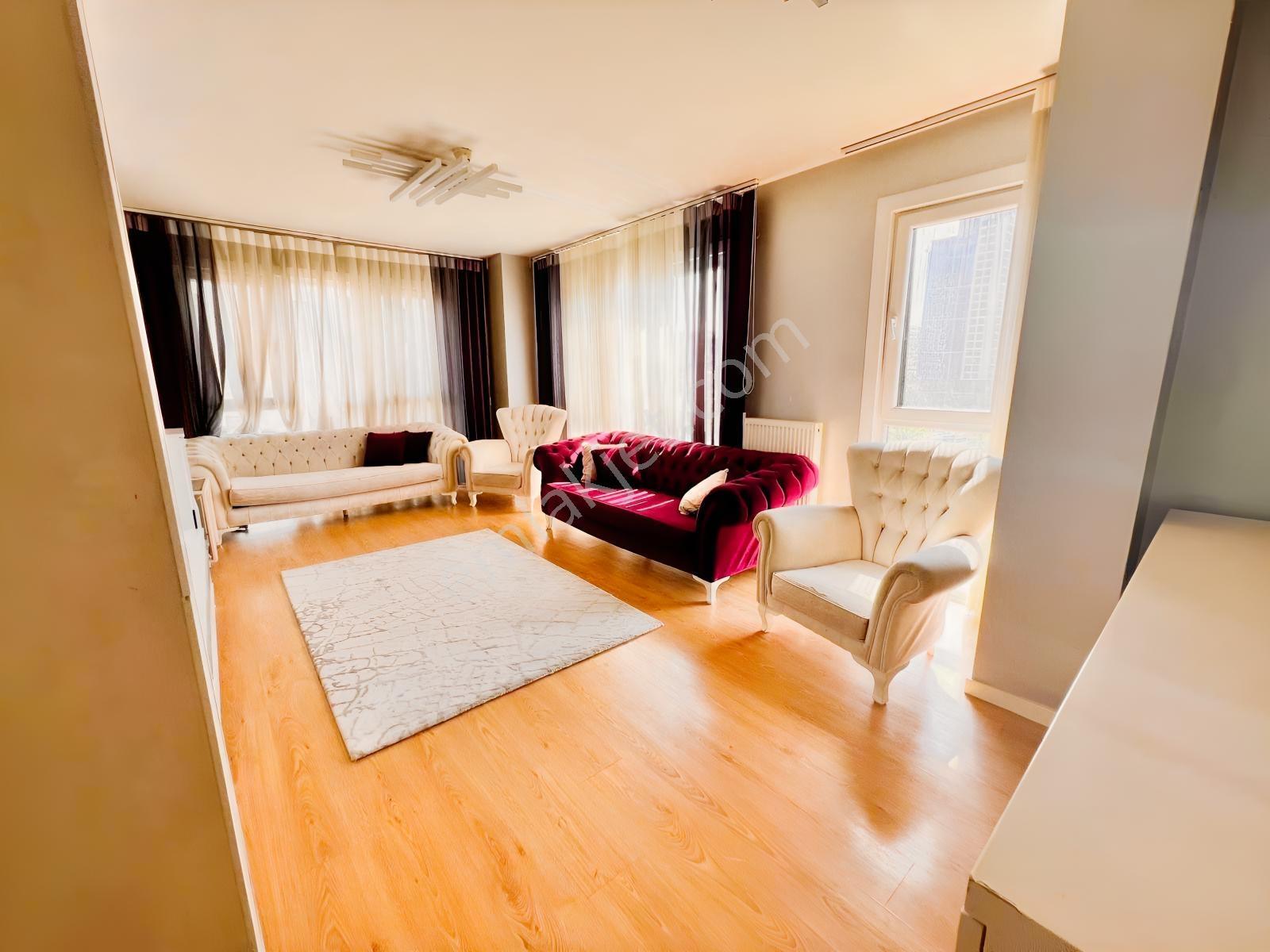 Hep İstanbul Sitesinde 3+1 Acil Satılık /metrobüse 5dk Yürüme