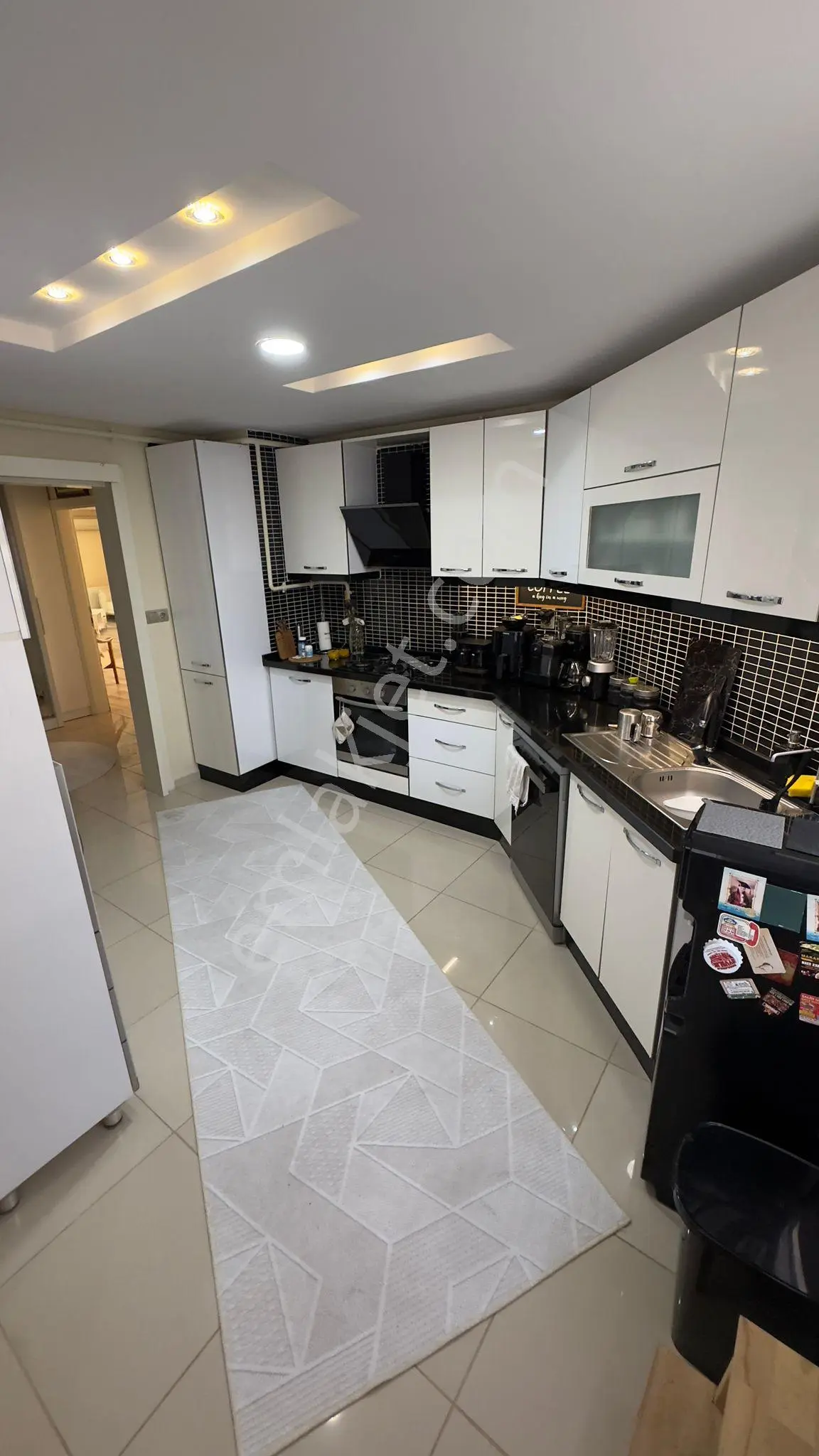 3+1barajyolu 15-14katı Blv Üzeri 11-15yaş Hasarsız 2banyo 210m2 Dgaz Kap.mutfak...