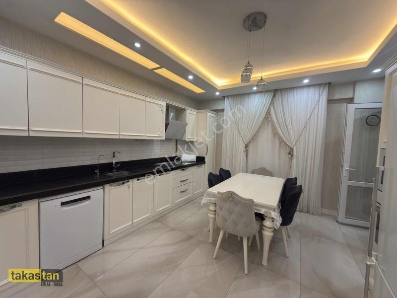 Fıstıklık Merkezi Konumlu 3+1 Ara Kat Masrafsız Daire