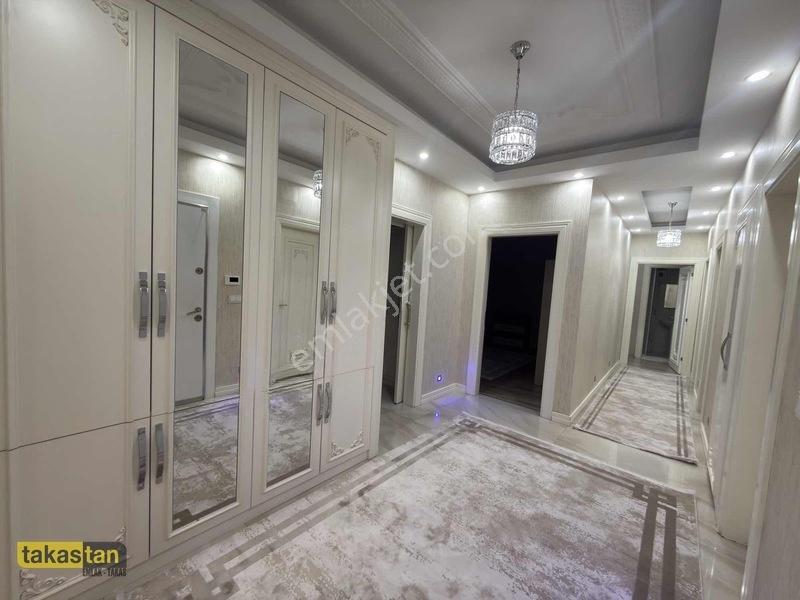 Fıstıklık Merkezi Konumlu 3+1 Ara Kat Masrafsız Daire — fotoğraf 2
