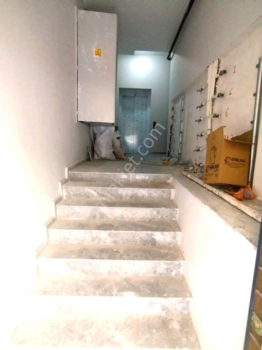 İzmir Buca Kuruçeşme Sıfır Arakat 1+1 Eşyasız Üniv Yanı Balkonlu — fotoğraf 7