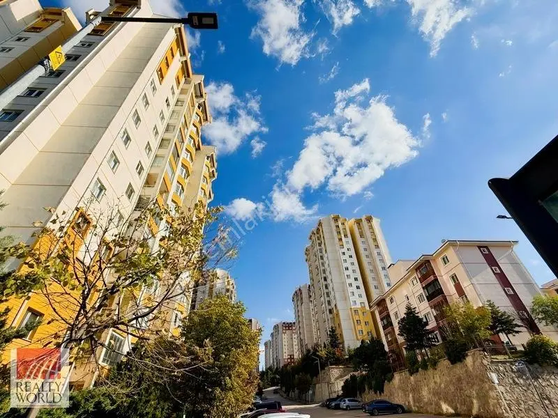 Turkuaz Da İyi Konumda Manzaralı Ön Ve Güneşli Satılık 4+1 Daire