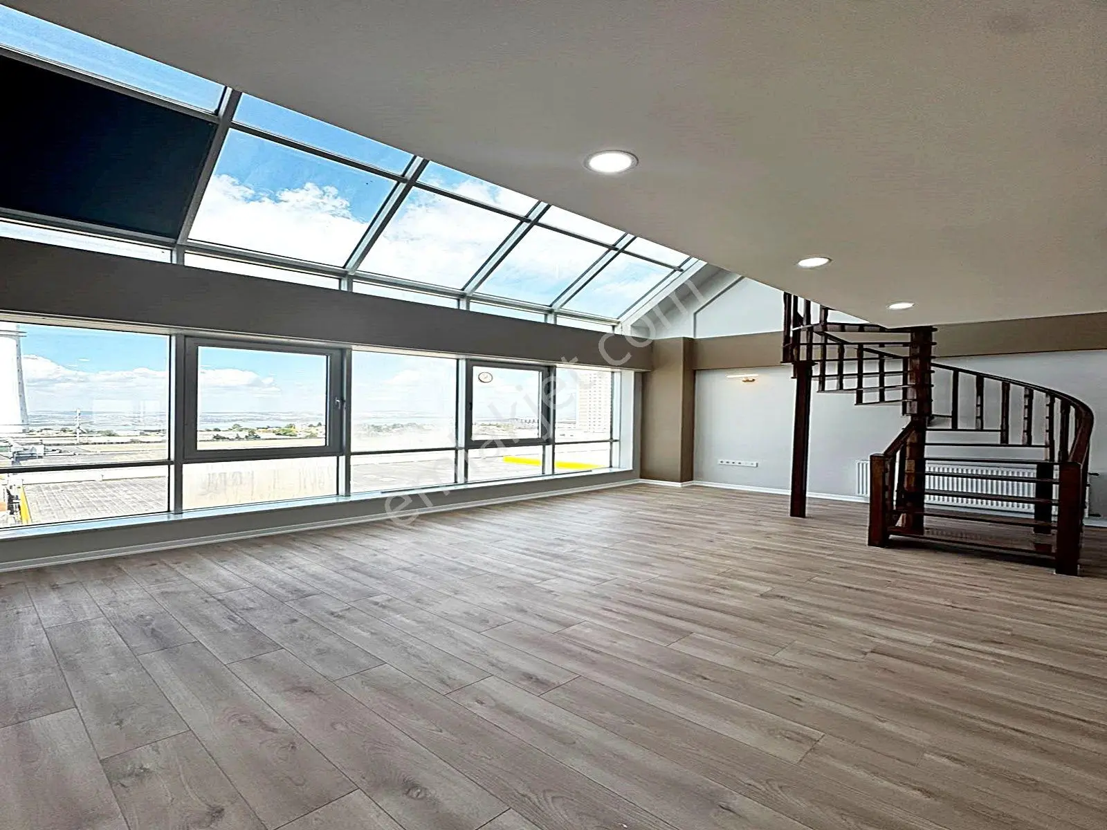 Yıldırım Yapı'dan Metrobüse 5 Dk. Deniz Manzaralı Emsalsiz Krediye Uygun Satılık Loft Daire!!! — fotoğraf 5