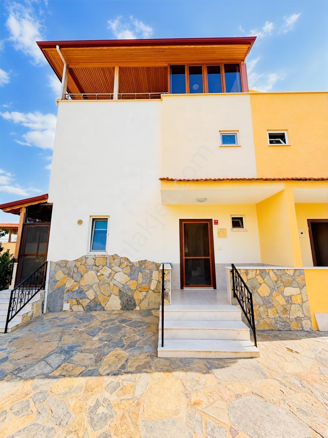 Edremit Avcılarda Site İçerisinde 4+2 Satılık Villa — fotoğraf 3