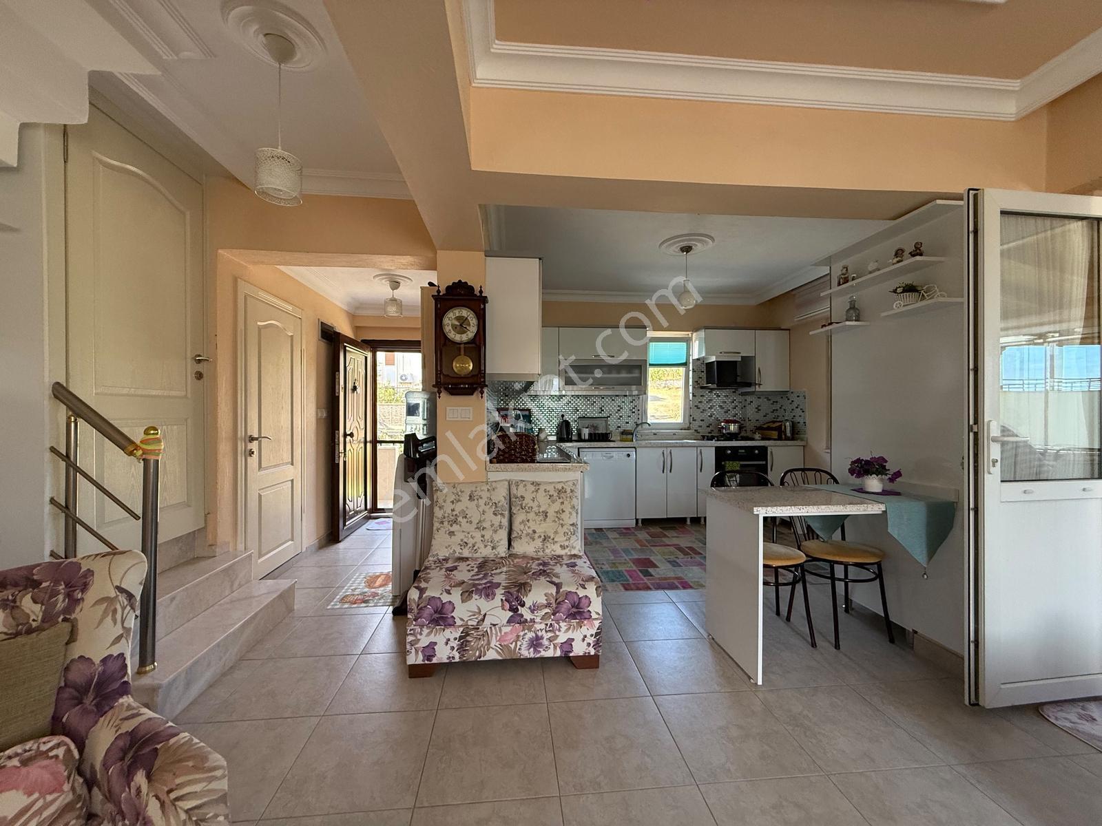 Edremit Avcılarda Site İçerisinde 4+2 Satılık Villa — fotoğraf 8