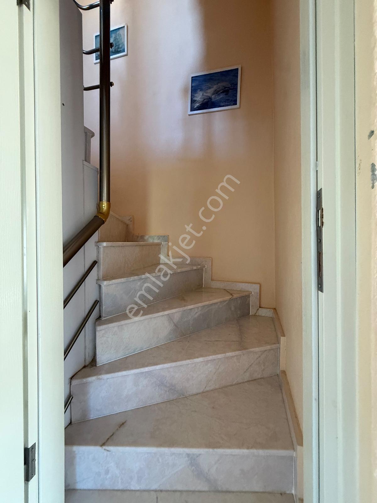 Edremit Avcılarda Site İçerisinde 4+2 Satılık Villa — fotoğraf 13