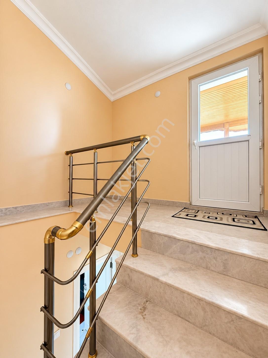 Edremit Avcılarda Site İçerisinde 4+2 Satılık Villa — fotoğraf 20