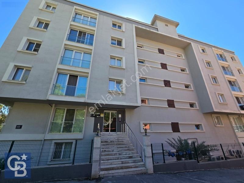 Cb Odak'tan Çiğli'de Havuzlu Sitede Satılık Eşyalı 1+1 Daire! — fotoğraf 2