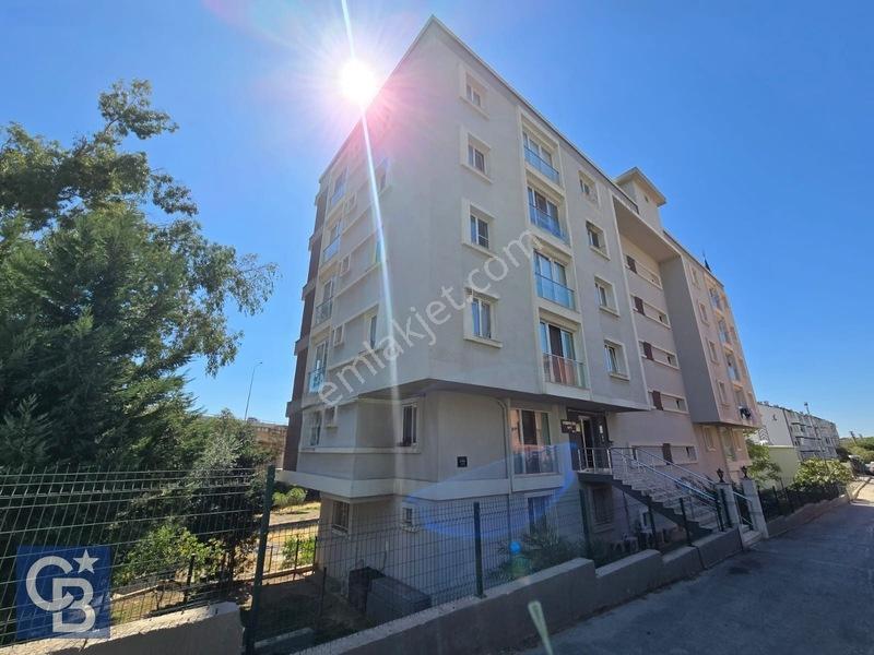 Cb Odak'tan Çiğli'de Havuzlu Sitede Satılık Eşyalı 1+1 Daire! — fotoğraf 3