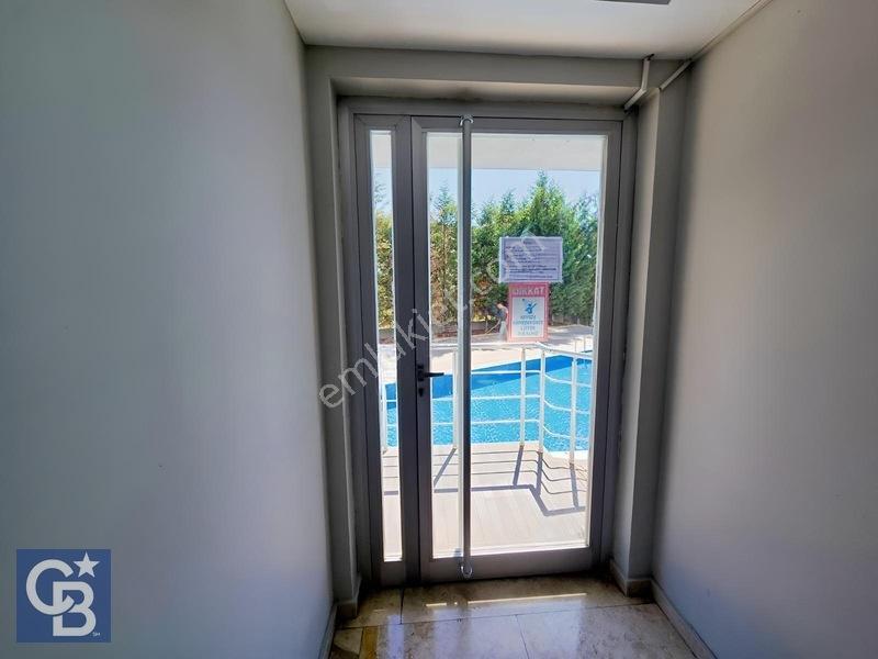 Cb Odak'tan Çiğli'de Havuzlu Sitede Satılık Eşyalı 1+1 Daire! — fotoğraf 6