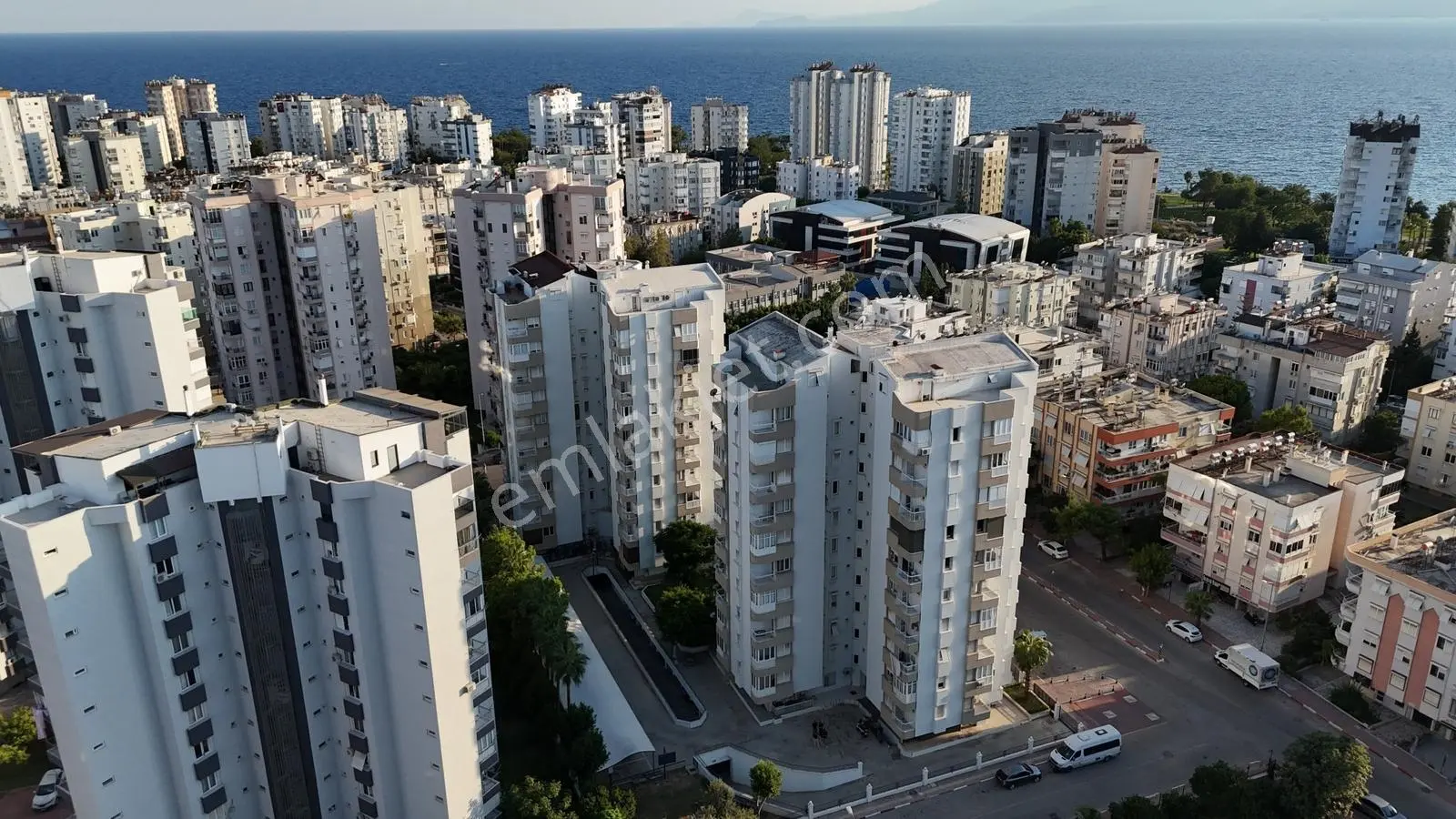 Yeşilbahçede Muazzam 3+1 | 185 M² | Kap.otoparklı