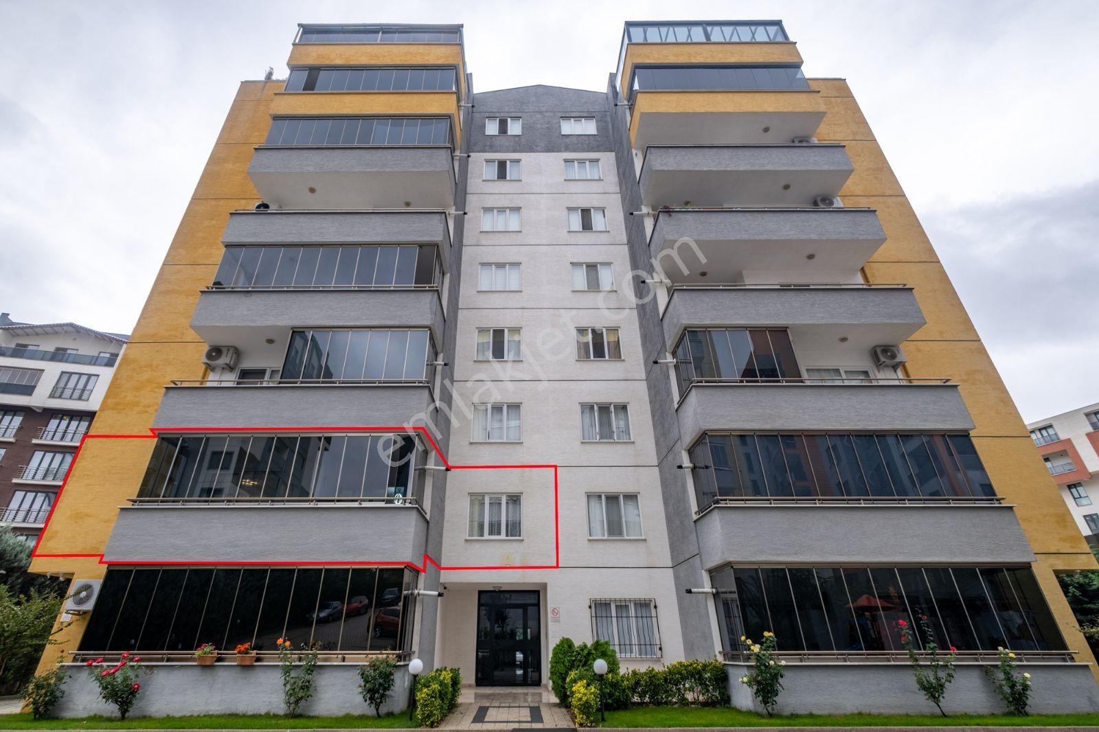 Remax Advantage'Dan Balkan Bulvarı Cadde Üzerinde Arakat Siteiçi