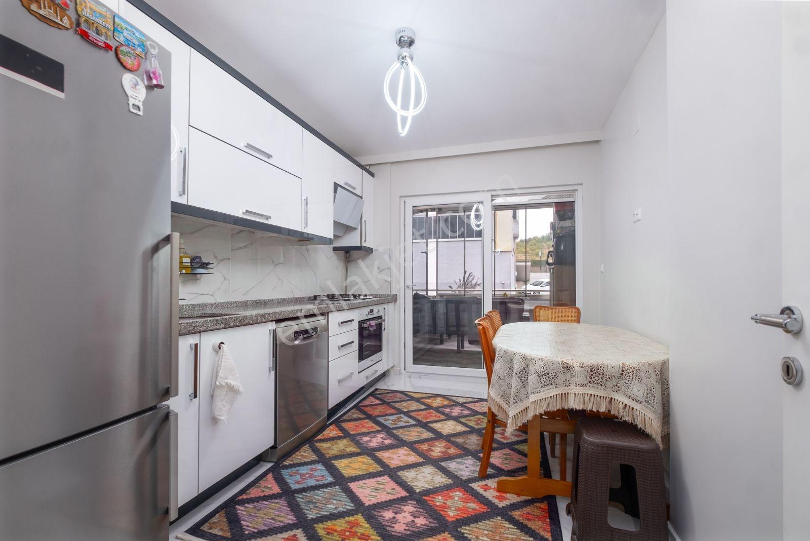 Remax Advantage'dan Balkan Bulvarı Cadde Üzerinde Arakat Siteiçi — fotoğraf 6