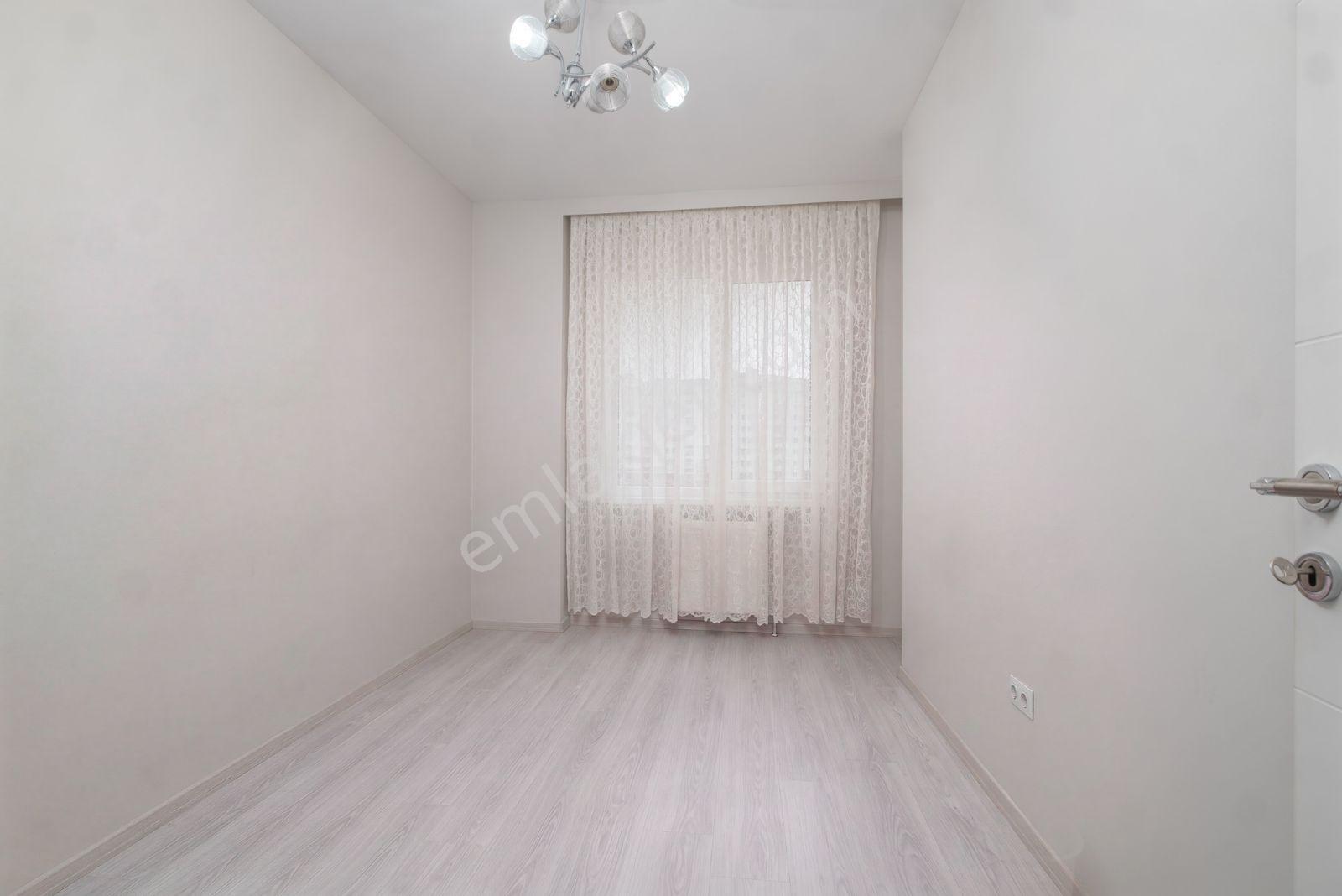 Remax Advantage'dan Balkan Bulvarı Cadde Üzerinde Arakat Siteiçi — fotoğraf 24