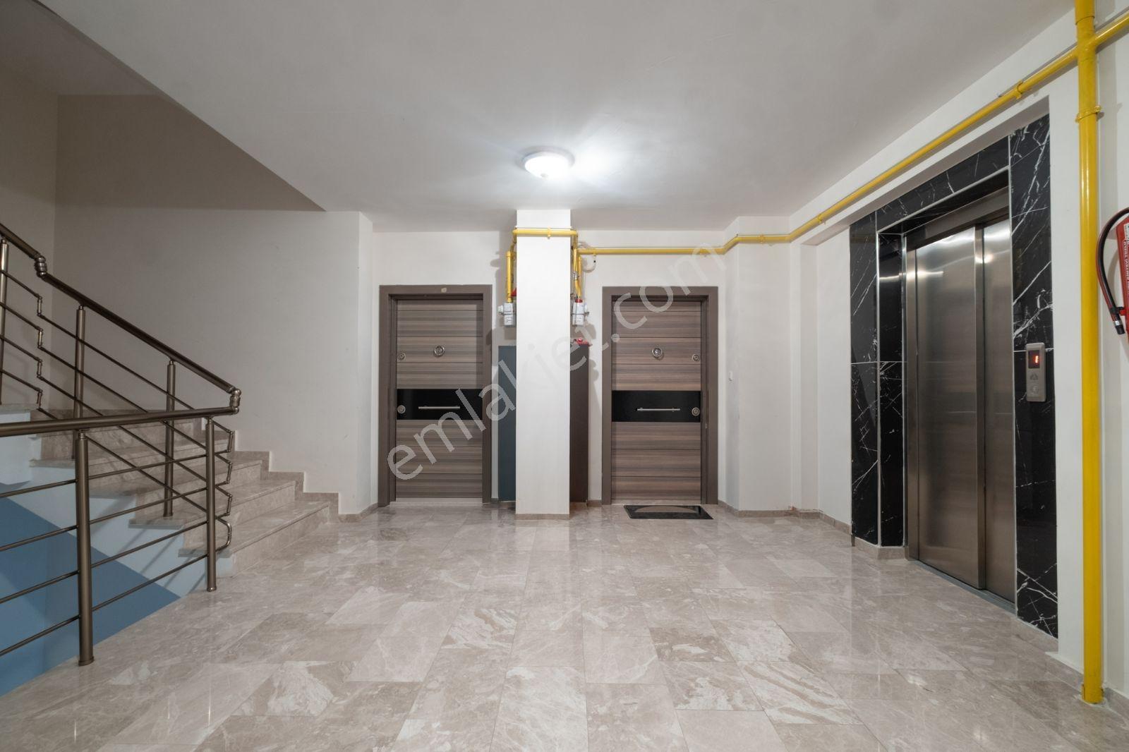 Remax Advantage'dan Balkan Bulvarı Cadde Üzerinde Arakat Siteiçi — fotoğraf 31