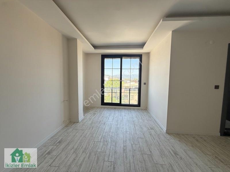 Seferihisar Doğanbeyde Satılık 1 + 1 Deniz Tarafında Daire — fotoğraf 2