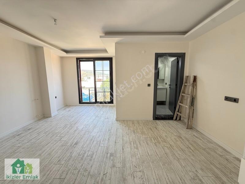 Seferihisar Doğanbeyde Satılık 1 + 1 Deniz Tarafında Daire — fotoğraf 4