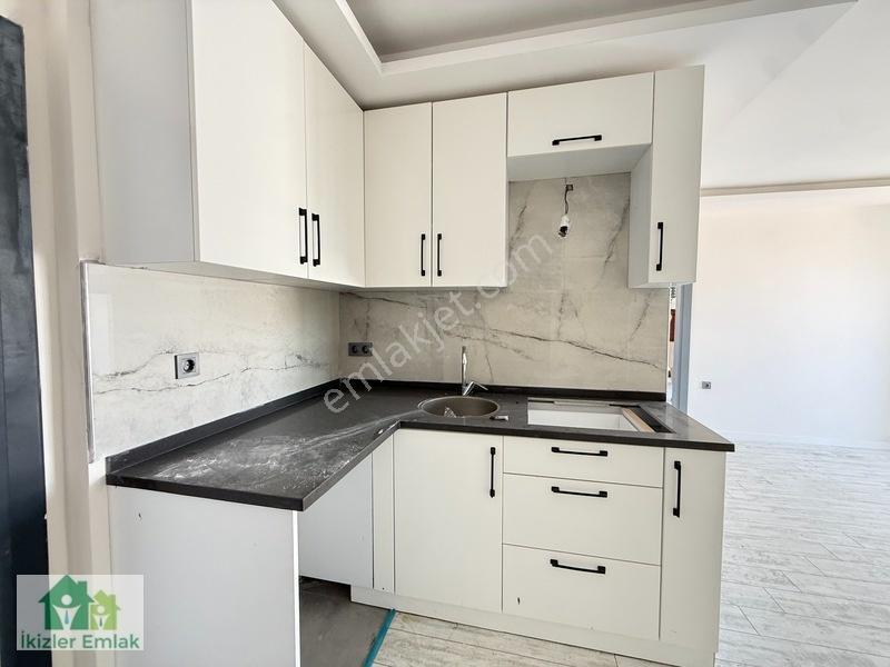 Seferihisar Doğanbeyde Satılık 1 + 1 Deniz Tarafında Daire — fotoğraf 5