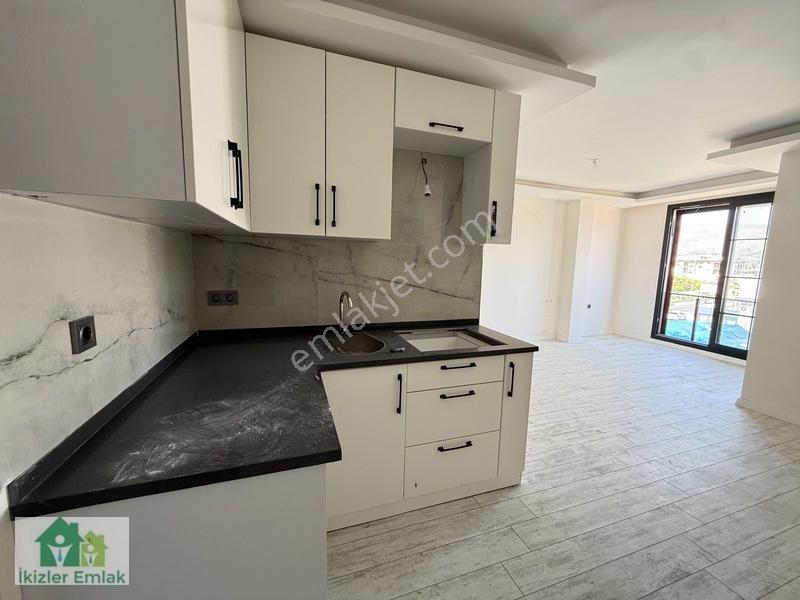 Seferihisar Doğanbeyde Satılık 1 + 1 Deniz Tarafında Daire — fotoğraf 6