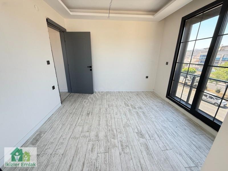 Seferihisar Doğanbeyde Satılık 1 + 1 Deniz Tarafında Daire — fotoğraf 17