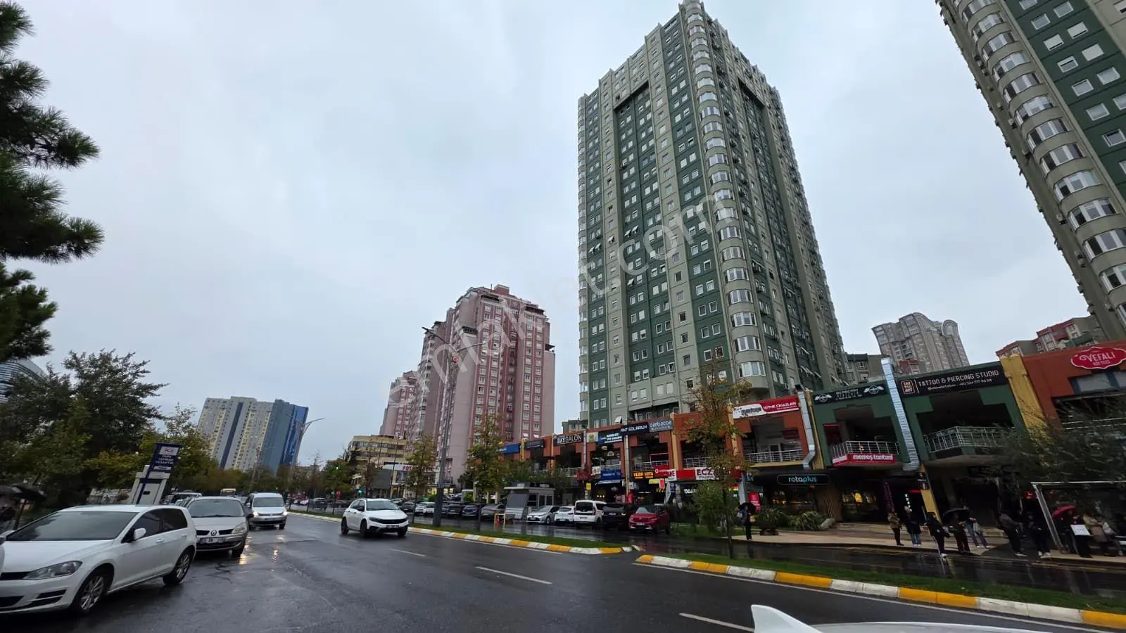 Ataşehir Ata Blokları'nda Boş / Masrafsız Satılık 3+1 Daire