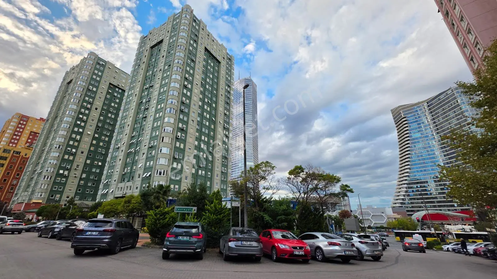 Ataşehir Ata Blokları'nda Boş / Masrafsız Satılık 3+1 Daire — fotoğraf 3