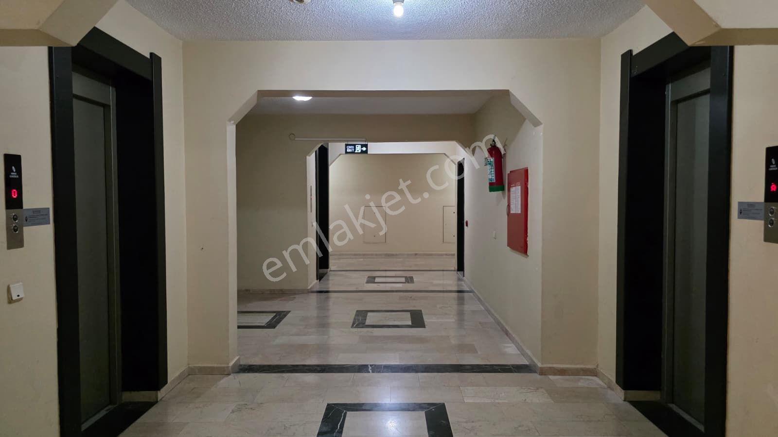 Ataşehir Ata Blokları'nda Boş / Masrafsız Satılık 3+1 Daire — fotoğraf 9