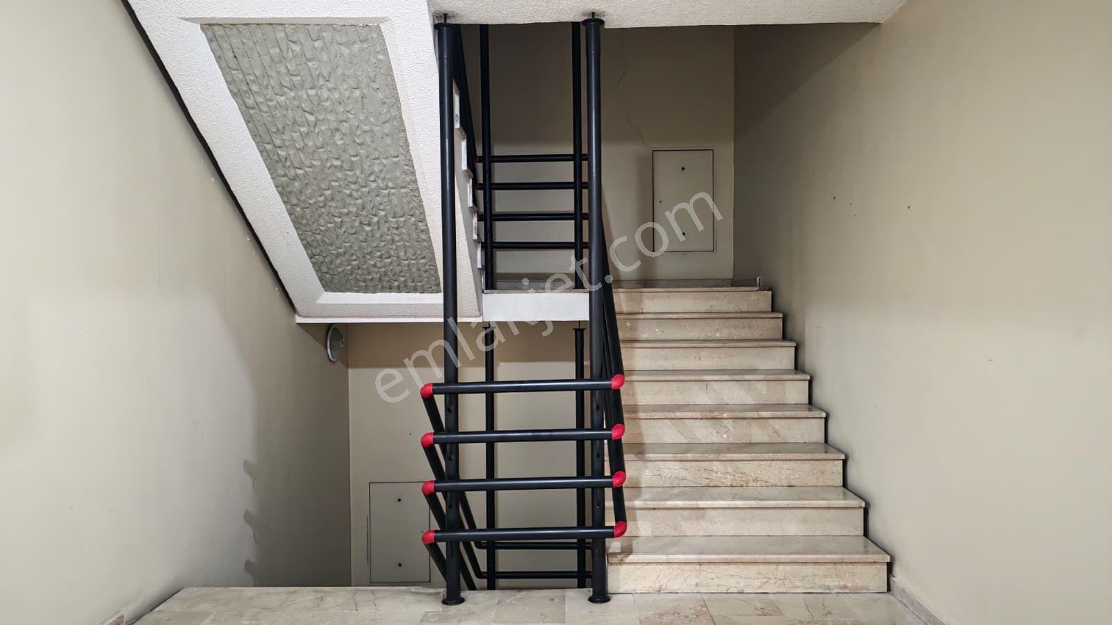 Ataşehir Ata Blokları'nda Boş / Masrafsız Satılık 3+1 Daire — fotoğraf 10