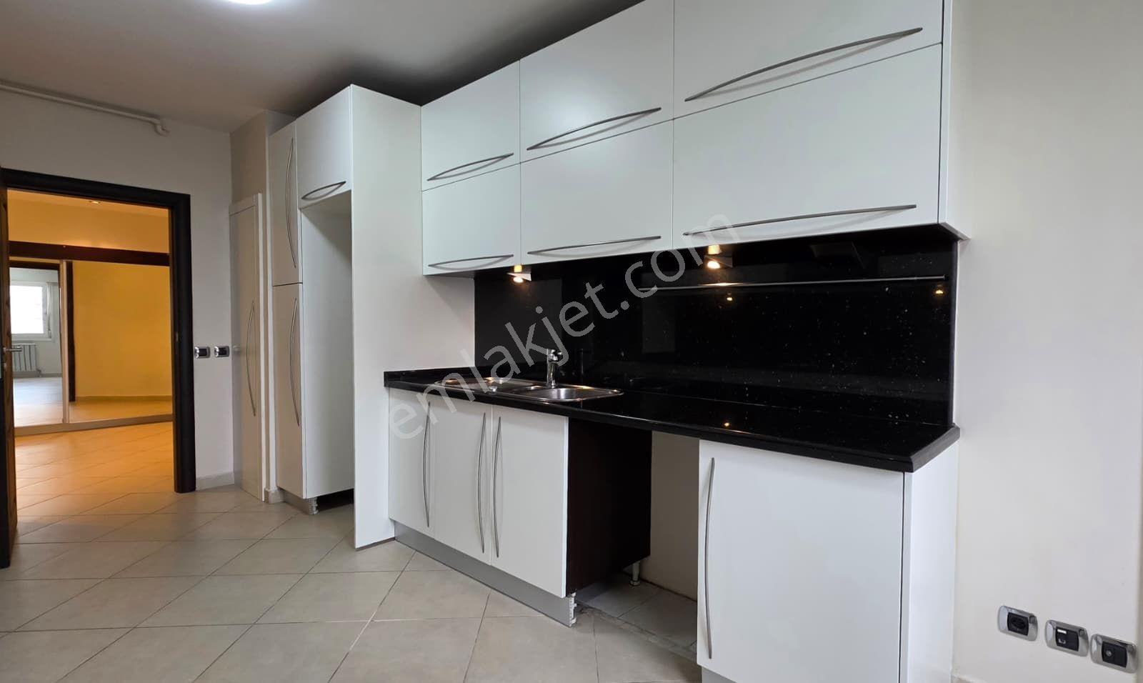 Ataşehir Ata Blokları'nda Boş / Masrafsız Satılık 3+1 Daire — fotoğraf 16