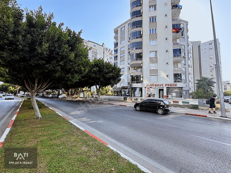 Uncalı Ana Cadde Üzerinde Ara Kat Site İçi Geniş Doğalgazl