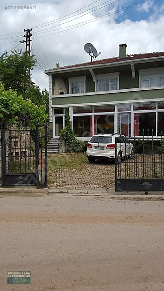 Düzgün Babadan Otoban Çıkışında 850m2 Arsa İçinde Müstakil Villa