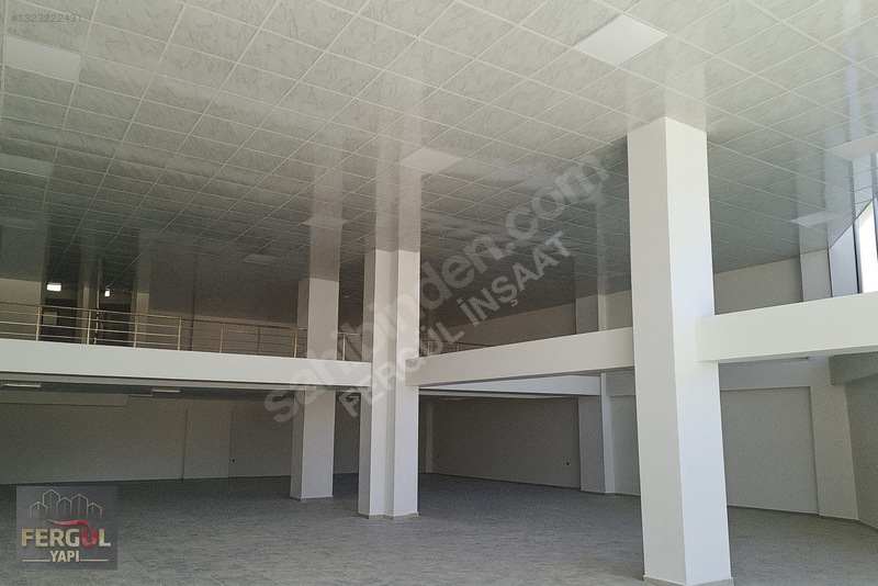 Yüksek Vitrin Değerine Sahip Kiralık İşyeri — fotoğraf 2