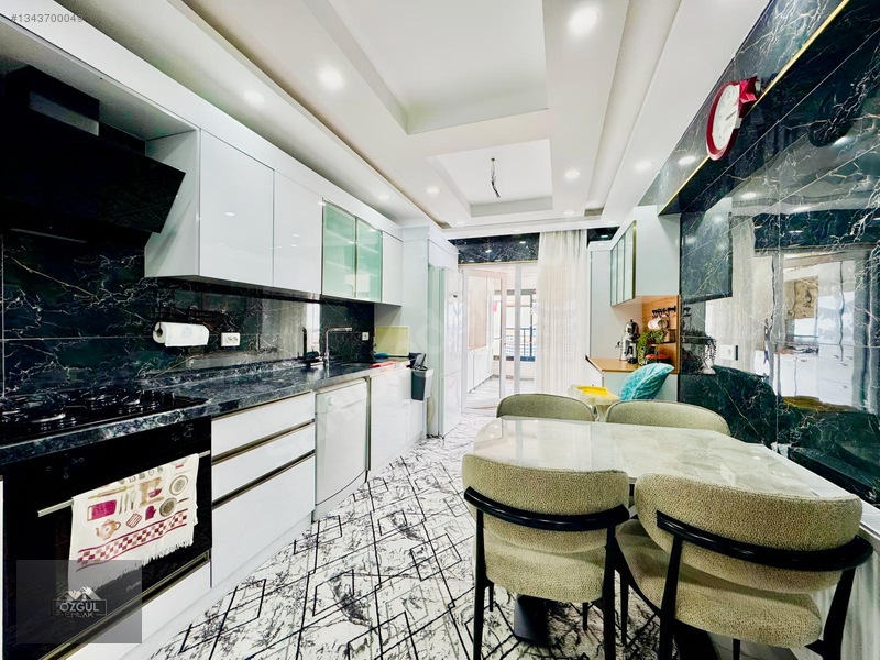 Özgül Emlak'tan Lüx Sitede Çift Banyolu G.odalı Full Yapılı 4+1