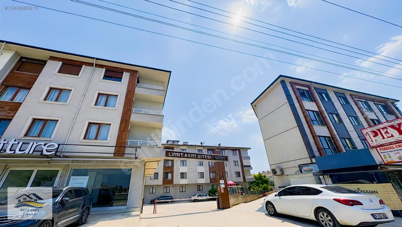 Akçakoca Yolu Üzeri Ümitkent Sitesinde Satılık 2+1 Daire