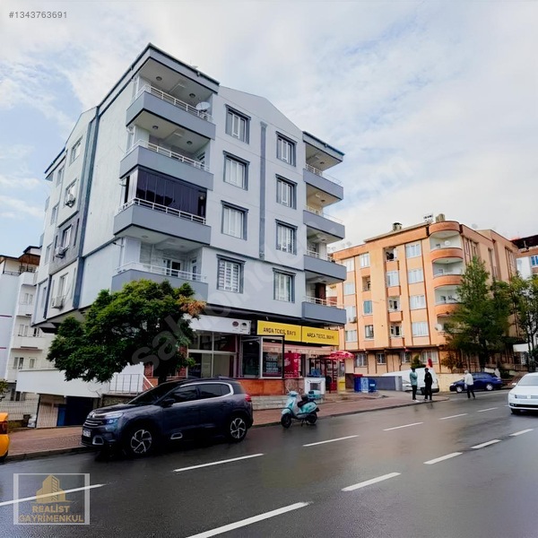 Güneykntte Tramvya Üniversitye Yakın 3 Cepheli 3+1 Satılık Daire