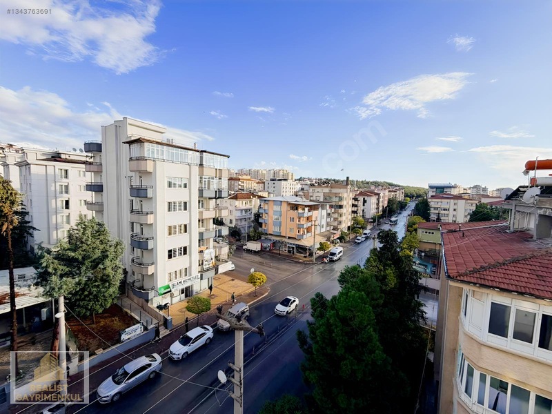 Güneykntte Tramvya Üniversitye Yakın 3 Cepheli 3+1 Satılık Daire — fotoğraf 3