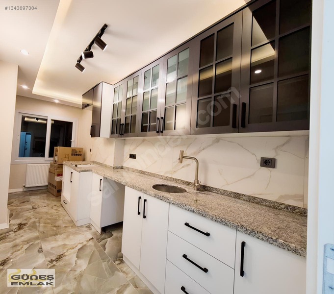 Büyükdere'de Satılık 3+1 Daire, 140m², Tam Yapılı, Krediye Uygun