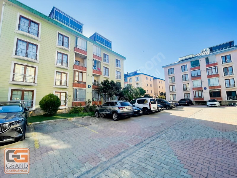 Pendik Esenler'de Satılık 3+1 Daire, 100m², Zümrüt Evler Sitesi
