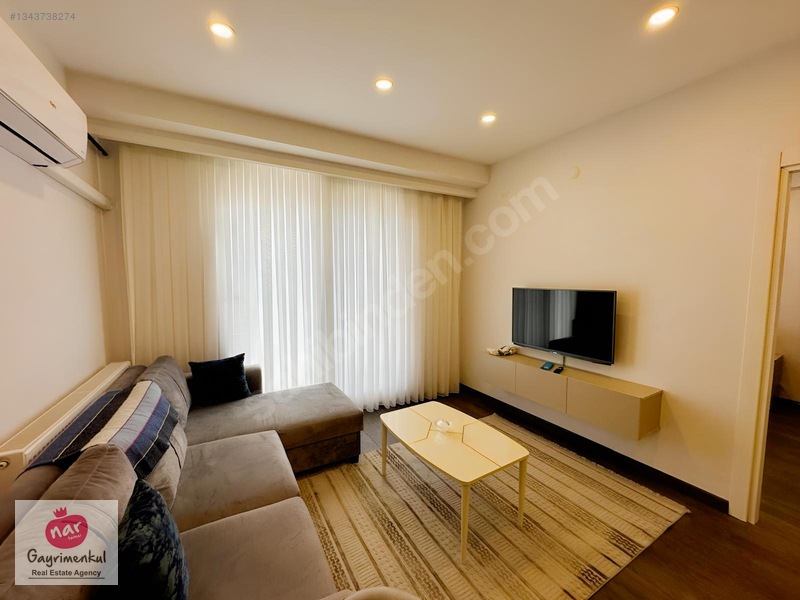 Full Eşyalı Balkonlu Geniş 1+1 Daire