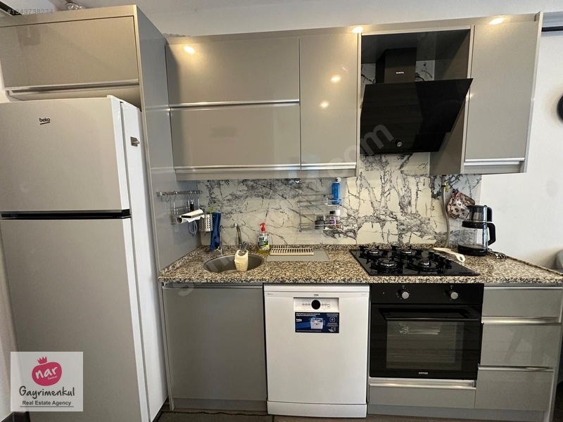 Full Eşyalı Balkonlu Geniş 1+1 Daire — fotoğraf 4